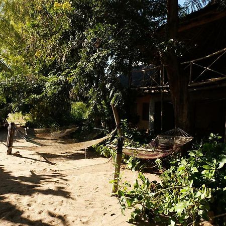 Mufasa Eco Lodge Monkey Bay エクステリア 写真