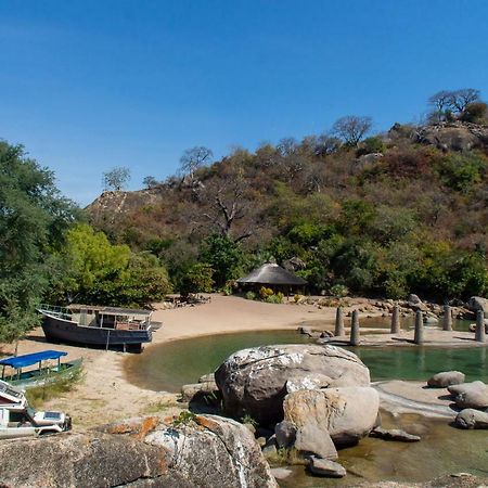 Mufasa Eco Lodge Monkey Bay エクステリア 写真