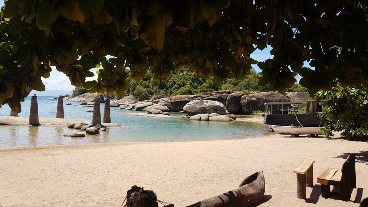 Mufasa Eco Lodge Monkey Bay エクステリア 写真