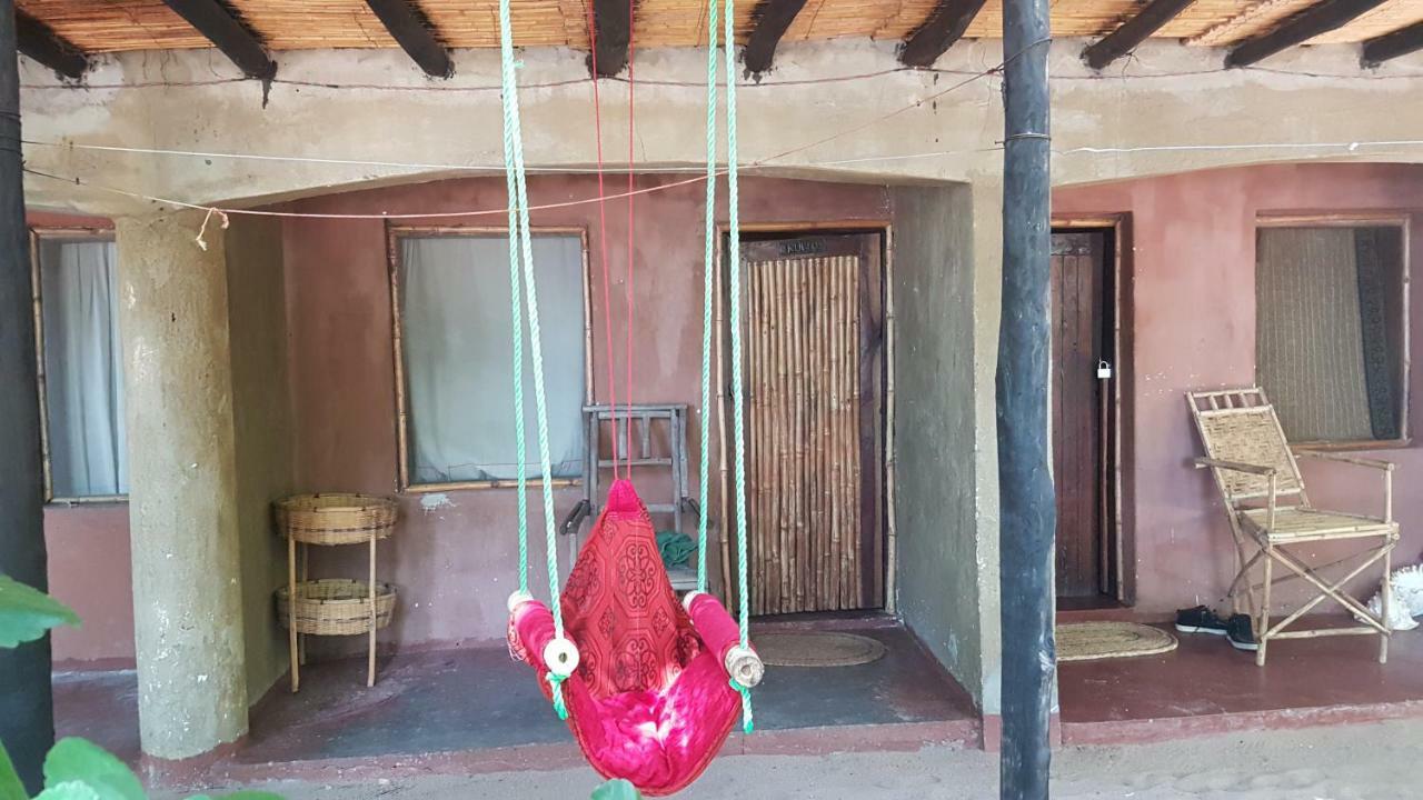 Mufasa Eco Lodge Monkey Bay エクステリア 写真