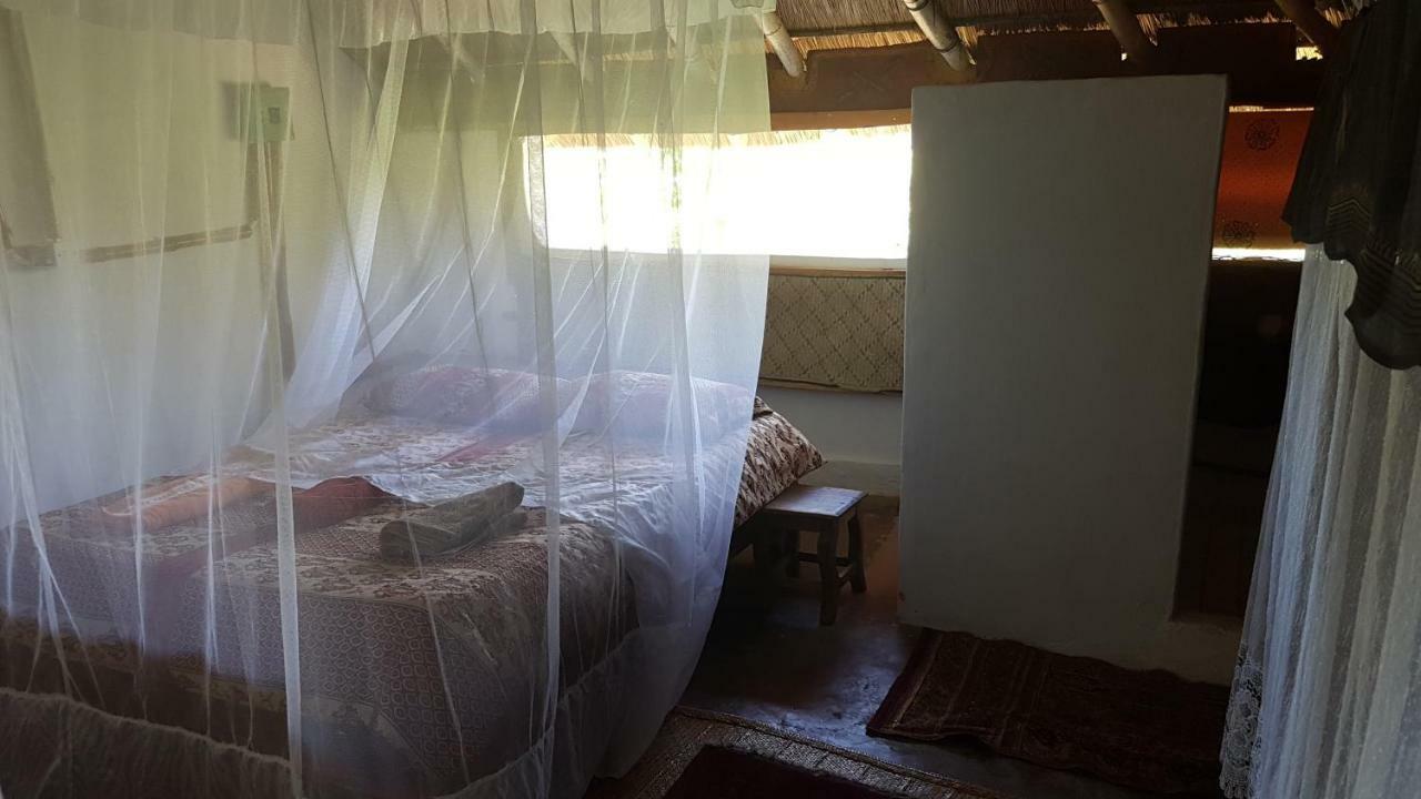 Mufasa Eco Lodge Monkey Bay エクステリア 写真