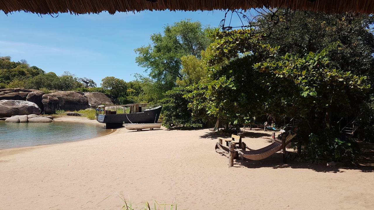 Mufasa Eco Lodge Monkey Bay エクステリア 写真