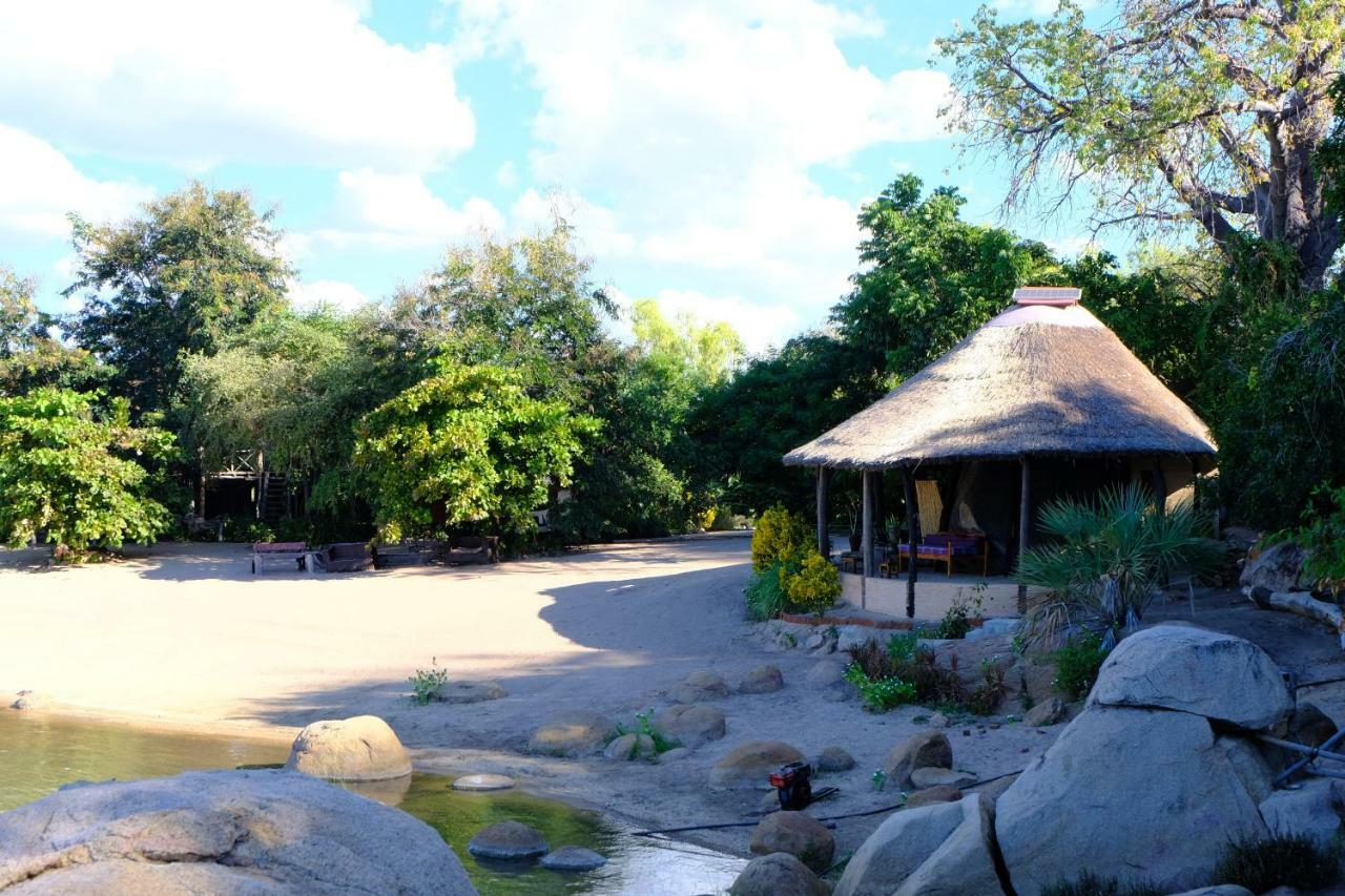Mufasa Eco Lodge Monkey Bay エクステリア 写真