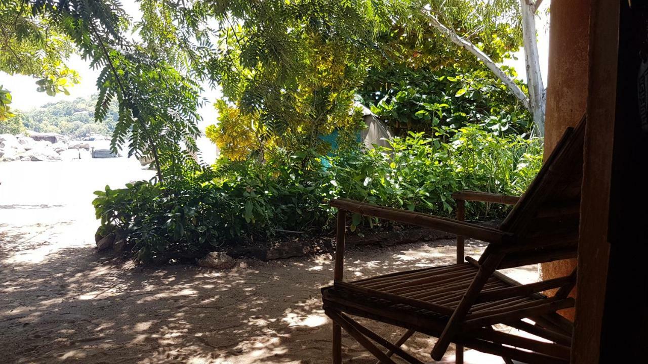 Mufasa Eco Lodge Monkey Bay エクステリア 写真
