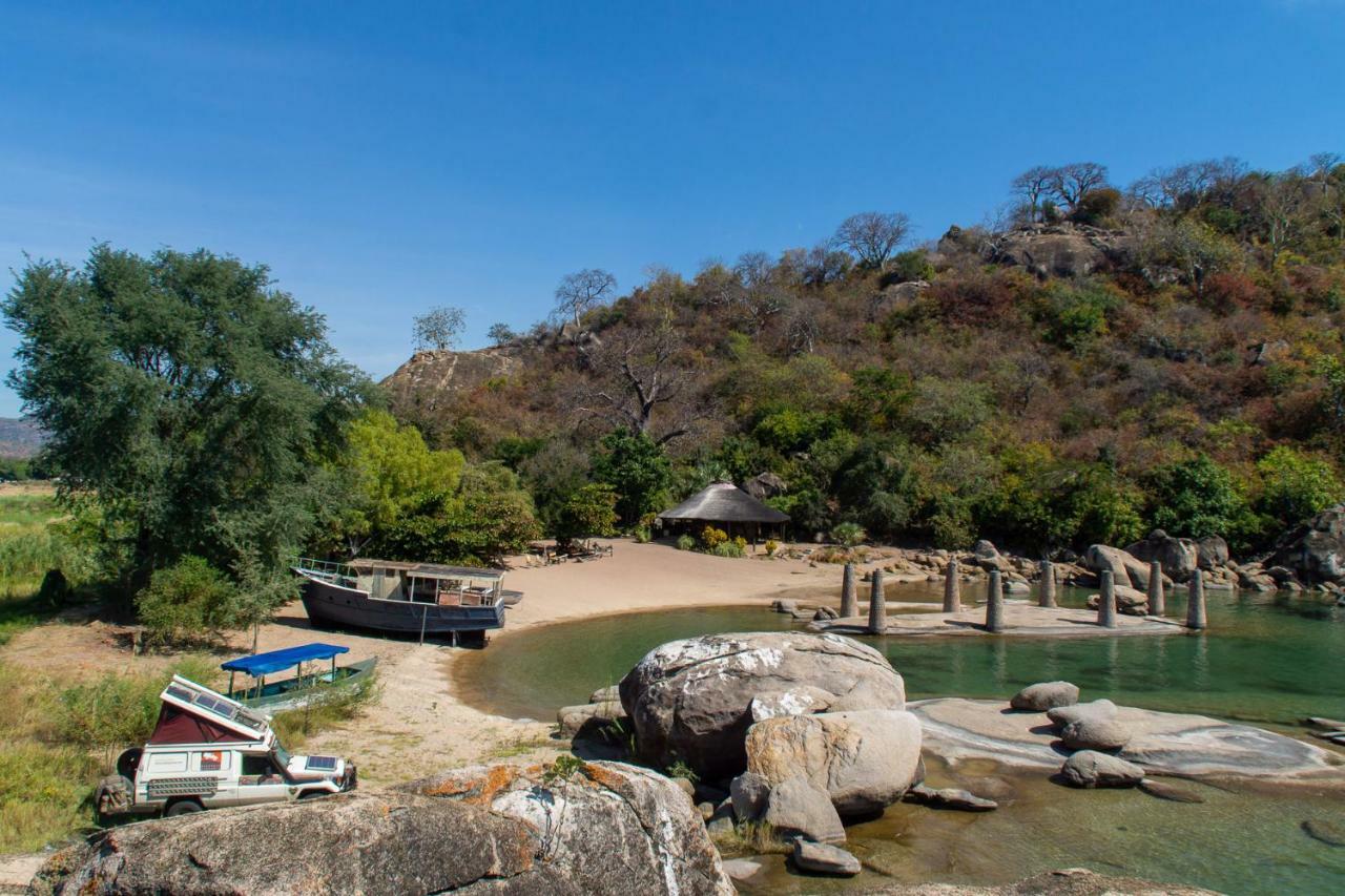 Mufasa Eco Lodge Monkey Bay エクステリア 写真