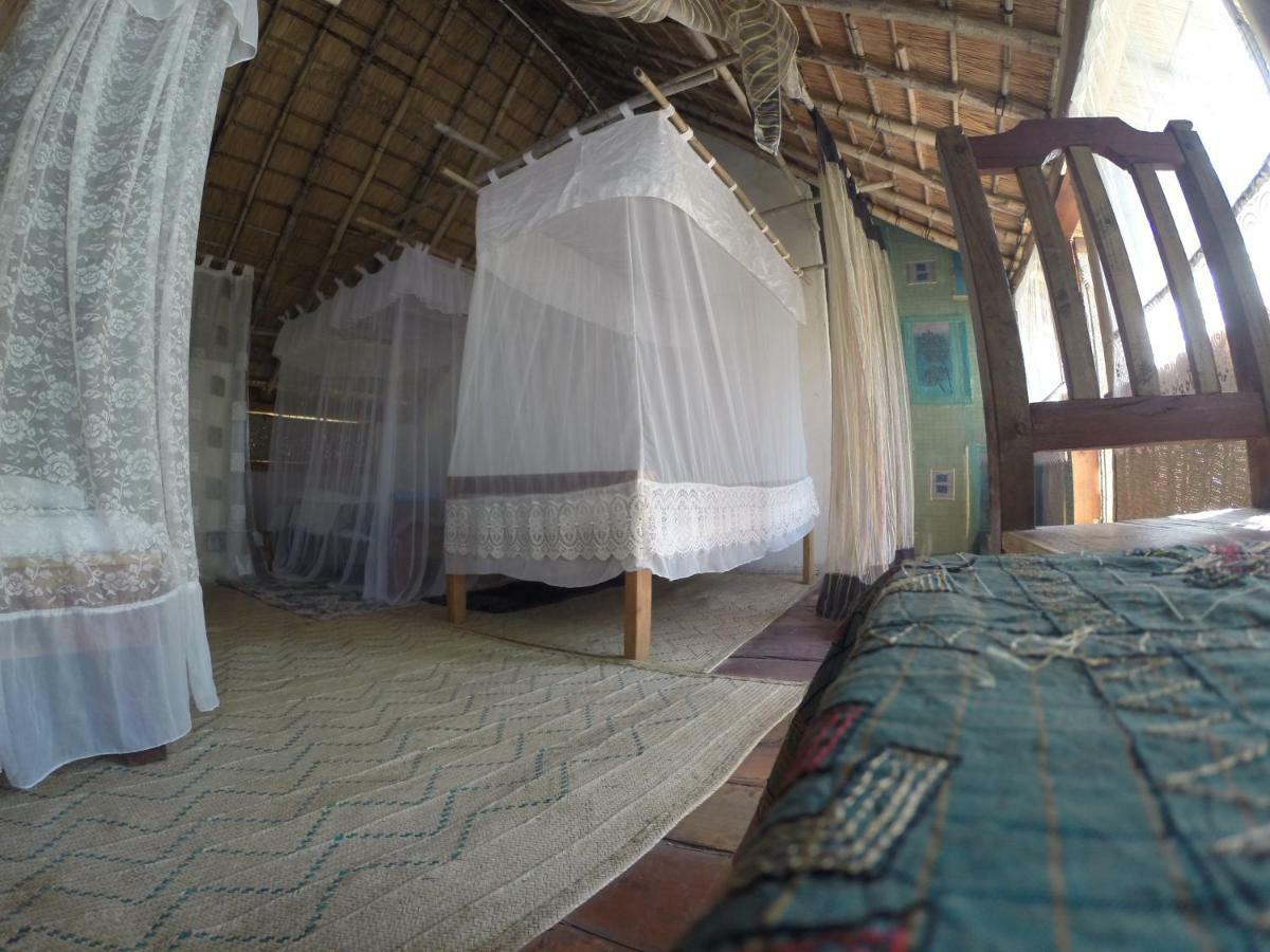 Mufasa Eco Lodge Monkey Bay エクステリア 写真